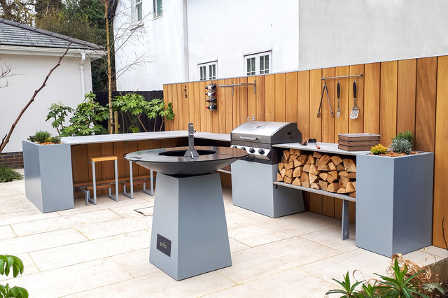 outdoor kitchen
